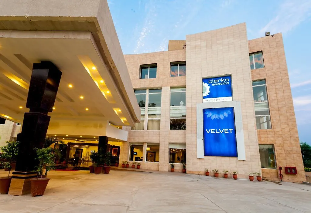 Velvet Clarks Exotica Hotel Chandigarh 4*,  India