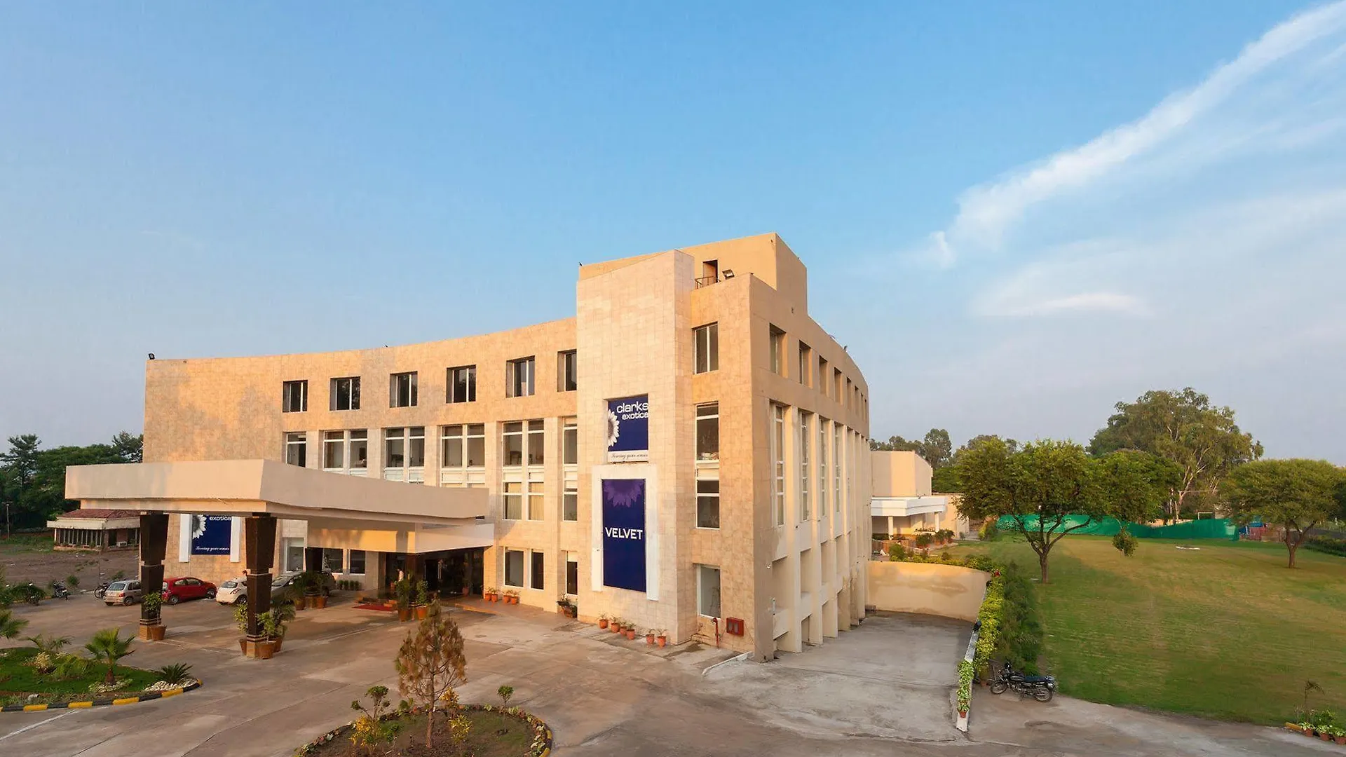 Hotel Velvet Clarks Exotica Zirakpur