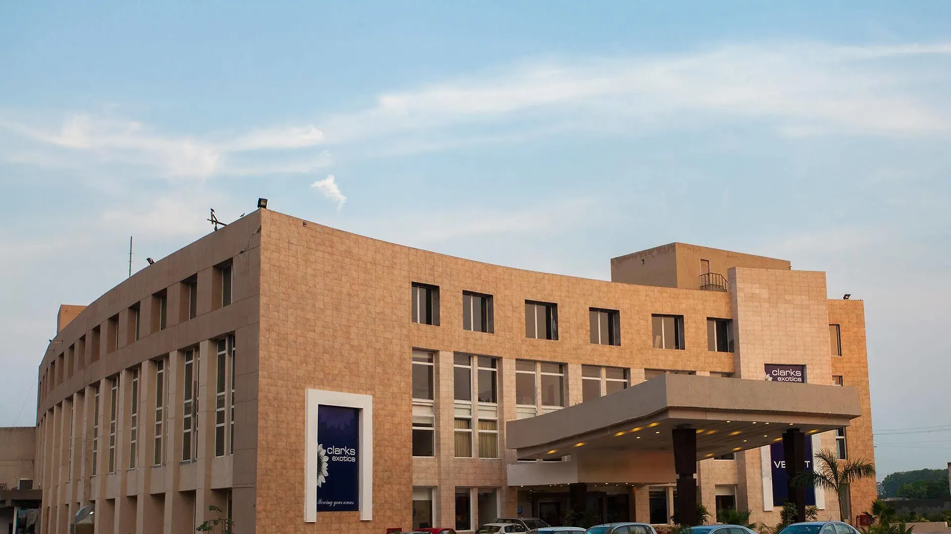 Hotel Velvet Clarks Exotica Zirakpur